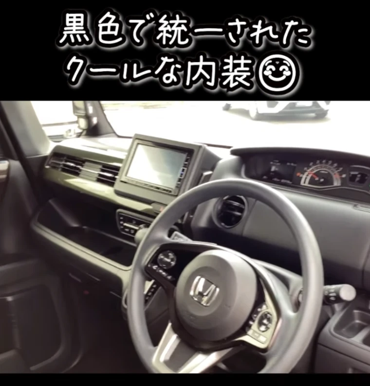 2トーン N-BOXカスタム 運転席
