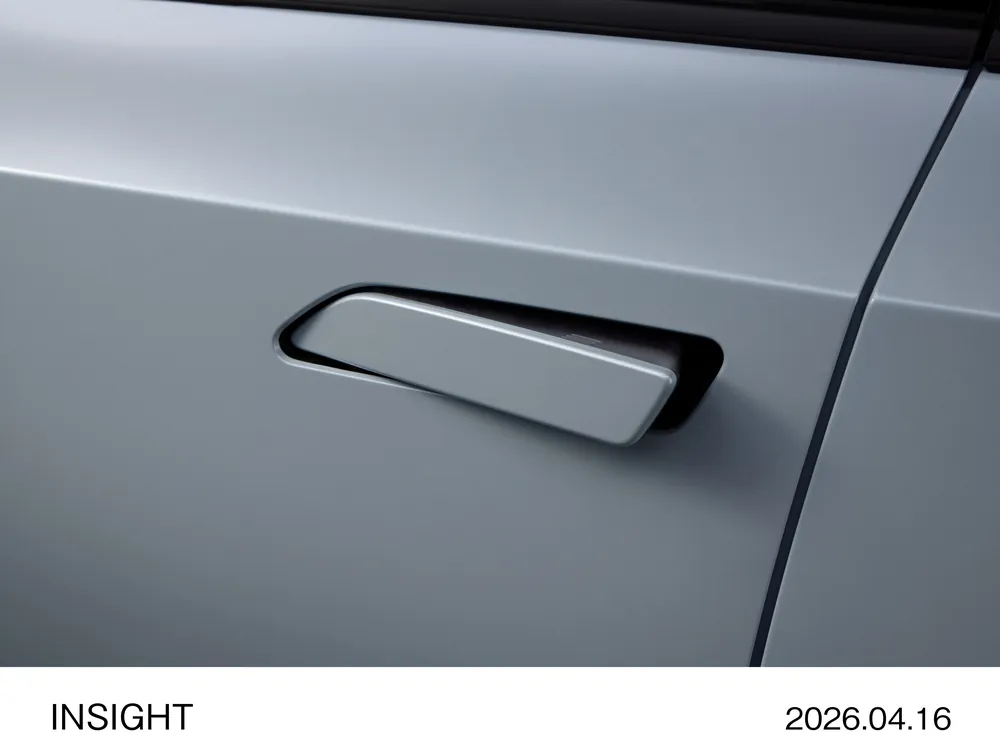 ホンダの新型INSIGHT　ドアレバー