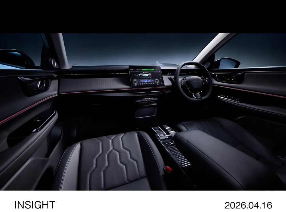 ホンダの新型INSIGHT　前席