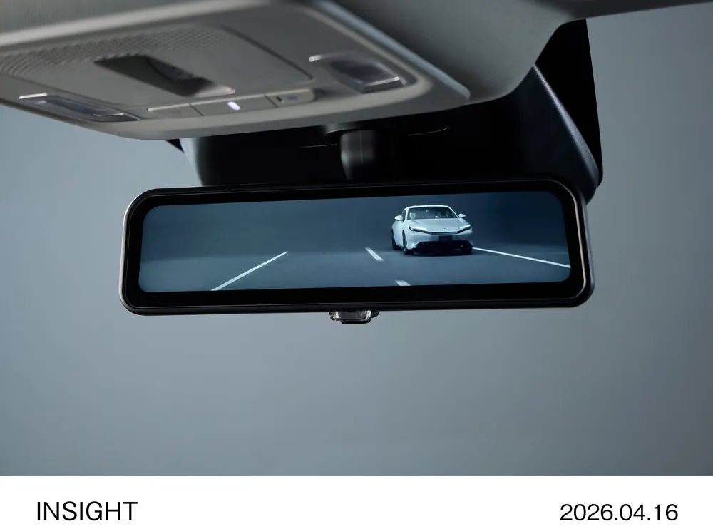 ホンダの新型INSIGHT　バックミラー