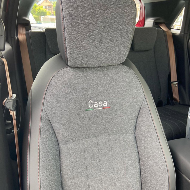 運転席　FIT e:HEV HOME　20周年特別仕様車　Casa