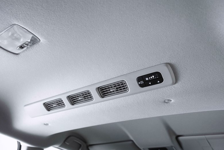 新型フリード 後部座席空調パネル