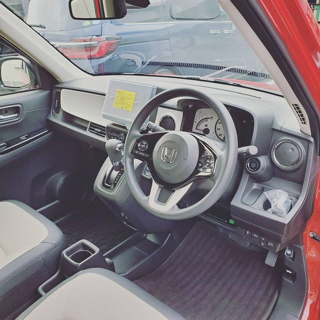 ホンダ　新型N-ONE　運転席