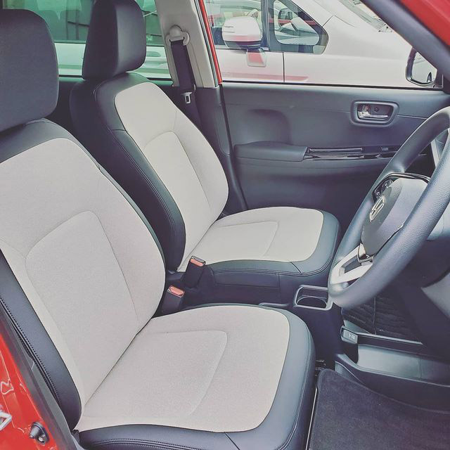 ホンダ　新型N-ONE　前列