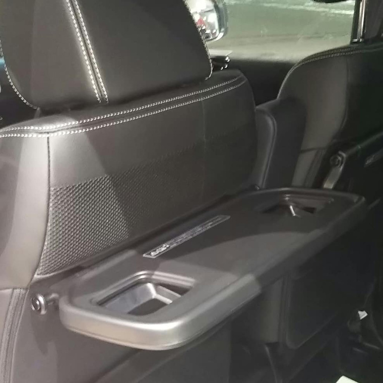 新型N-BOX　シートバックテーブル