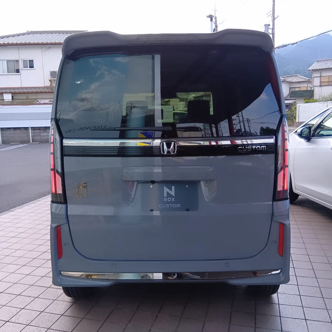新型N-BOX CUSTOM　背面