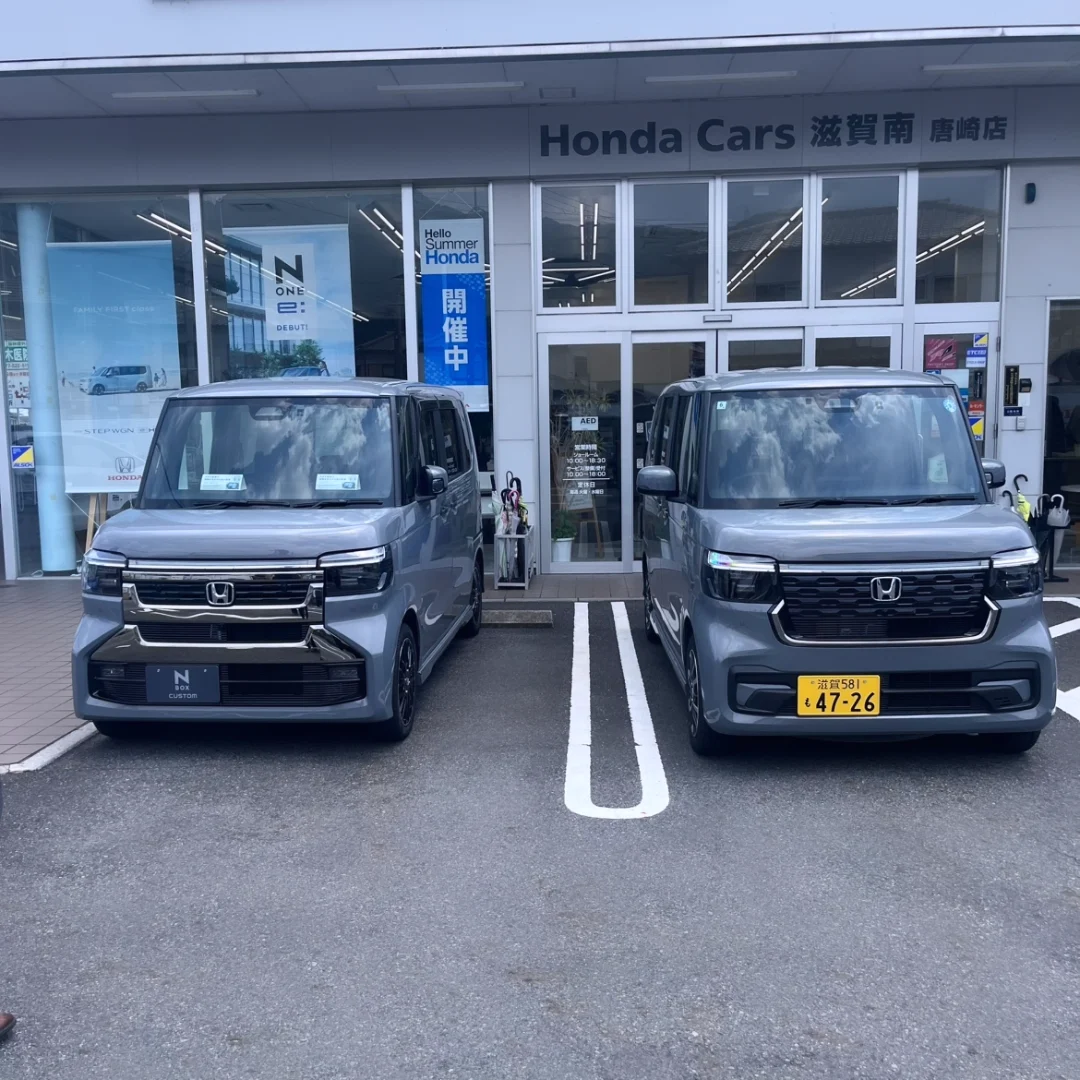 新型N-BOX CUSTOM（左）と従来車（右）の比較